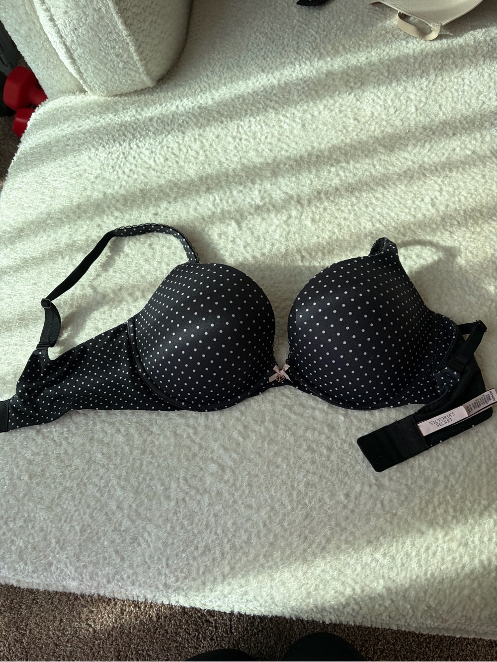 Never worn 34 DD Victoria’s Secret push up